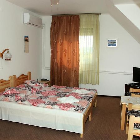 Olympos Panzio Hotel Budaörs Eksteriør billede