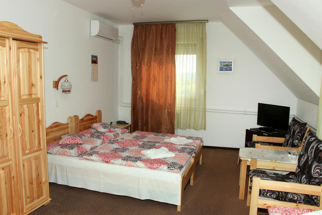Olympos Panzio Hotel Budaörs Eksteriør billede